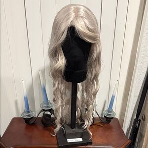 Elegant Blonde Wavy Hair 28” Wig